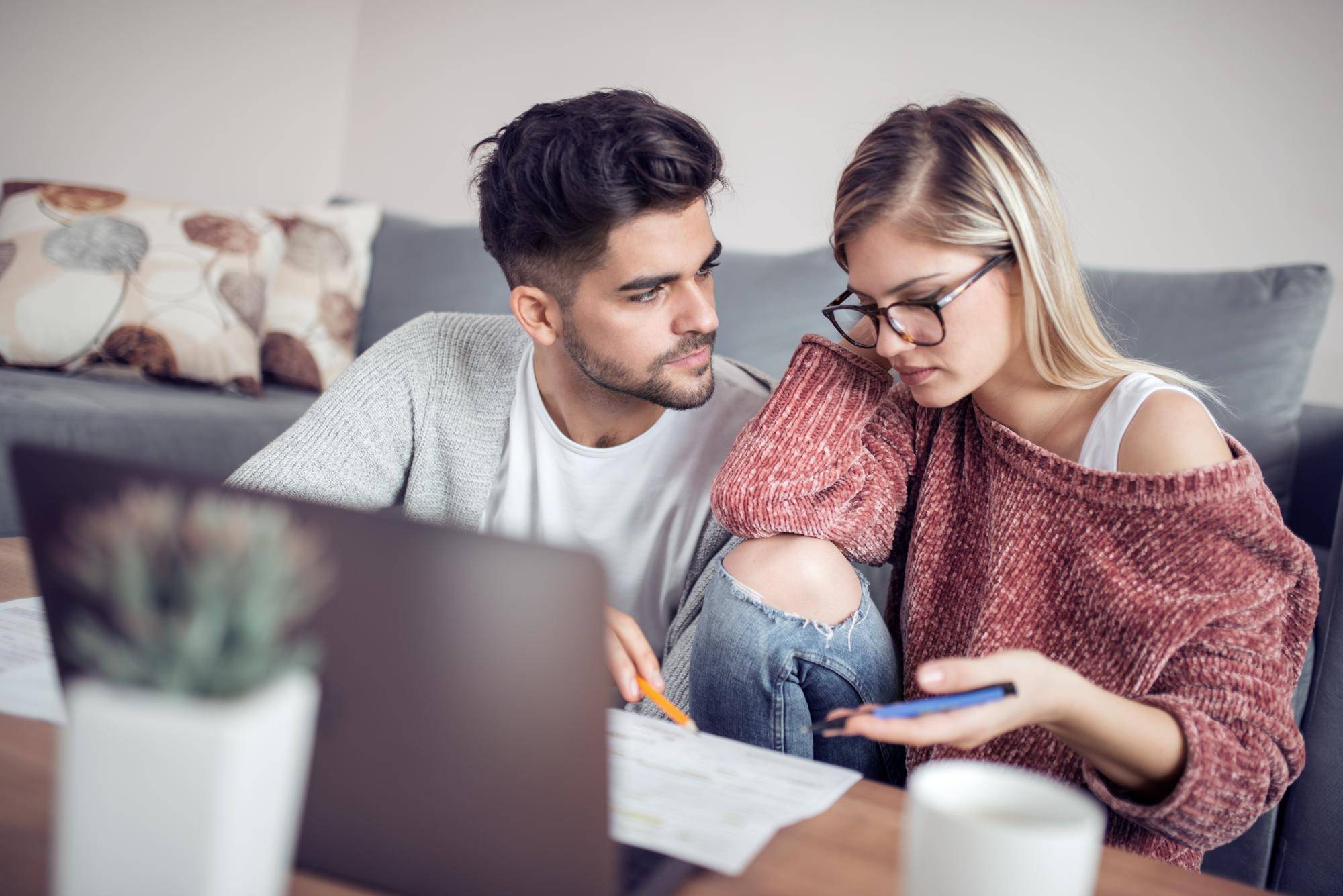 Jak dzielić wydatki w związku żeby uniknąć nieporozumień?